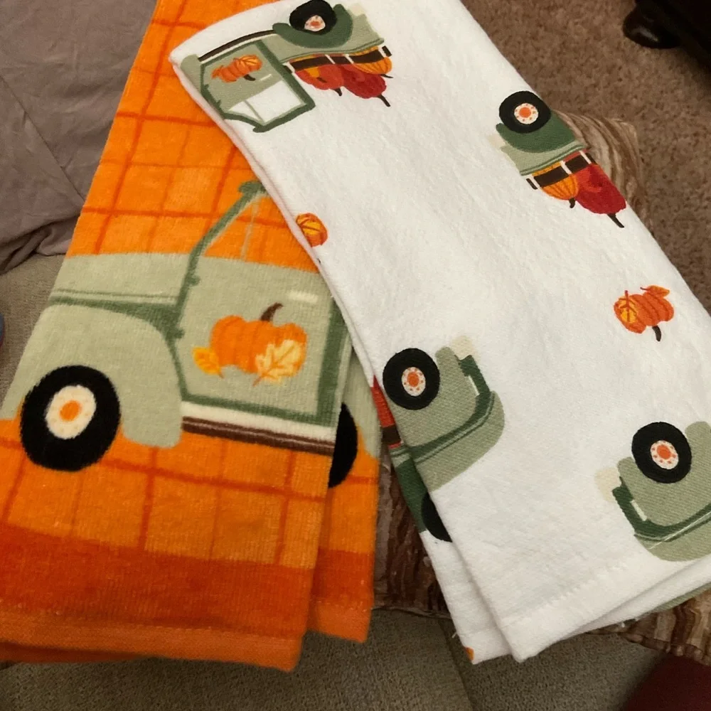 Fall Antique Pickup Autumn Leaves, Pumpkin, Kitchen Towels, Adorable Set of 2